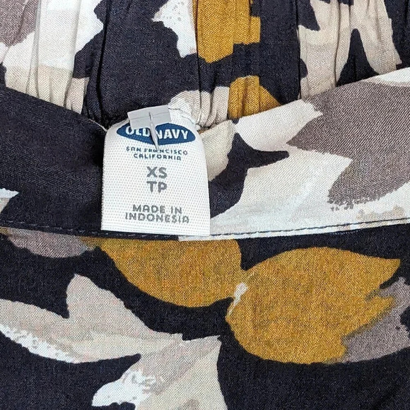 Old Navy Flowy Mini Skirt Navy Blue  Tan White Floral with Pockets Women XS - Picture 3 of 8